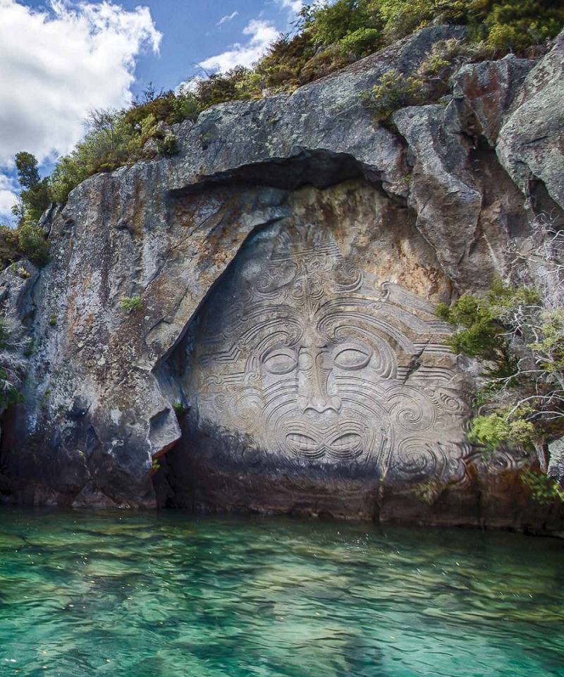 Maori-Rock-Carving-c