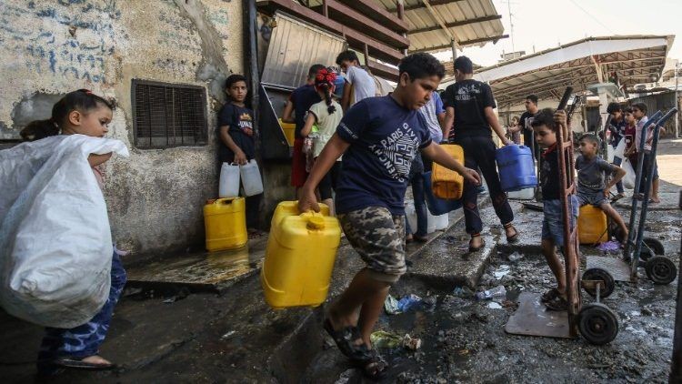 Children-in-Gaza---needing-water